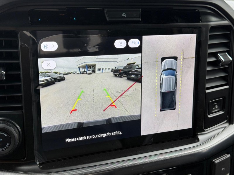 Ford F-150 Vehicle Full-screen Gallery Image 12