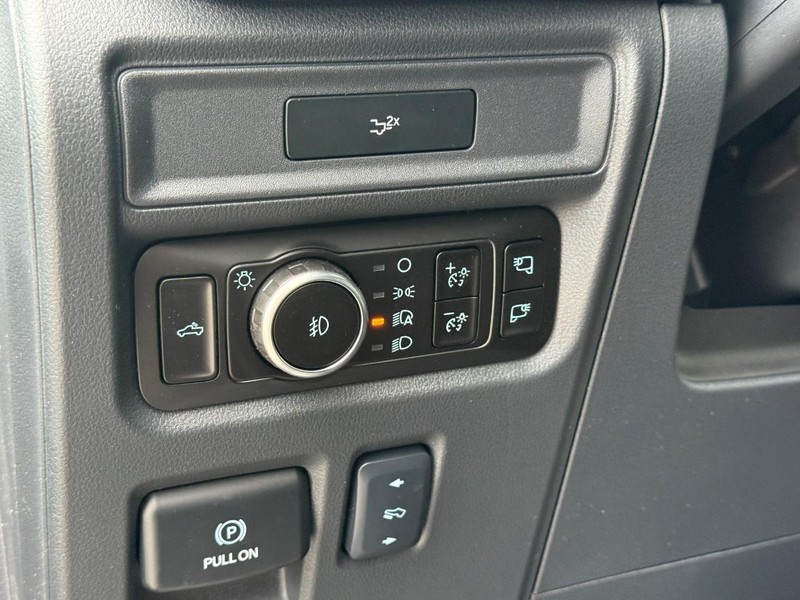 Ford F-150 Vehicle Full-screen Gallery Image 18