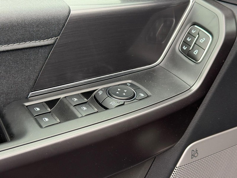 Ford F-150 Vehicle Full-screen Gallery Image 20
