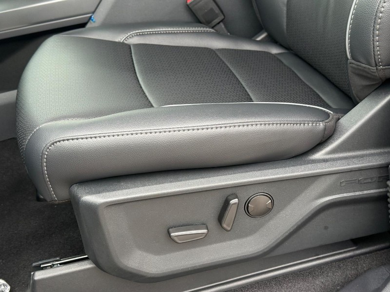 Ford F-150 Vehicle Full-screen Gallery Image 21
