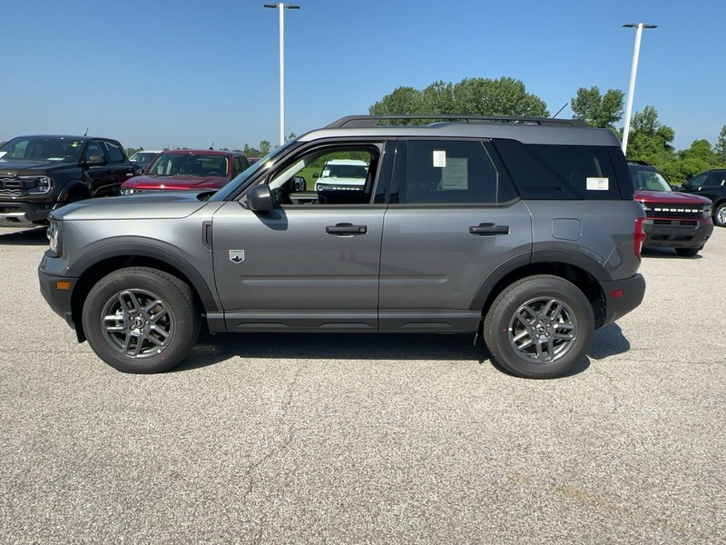 Ford Bronco Sport Vehicle Full-screen Gallery Image 2