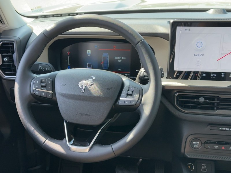 Ford Bronco Sport Vehicle Full-screen Gallery Image 6
