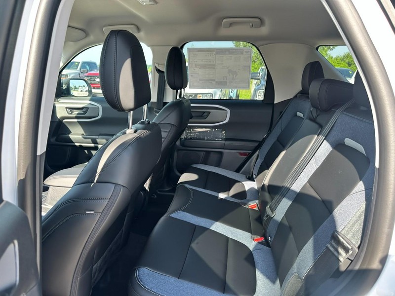 Ford Bronco Sport Vehicle Full-screen Gallery Image 4
