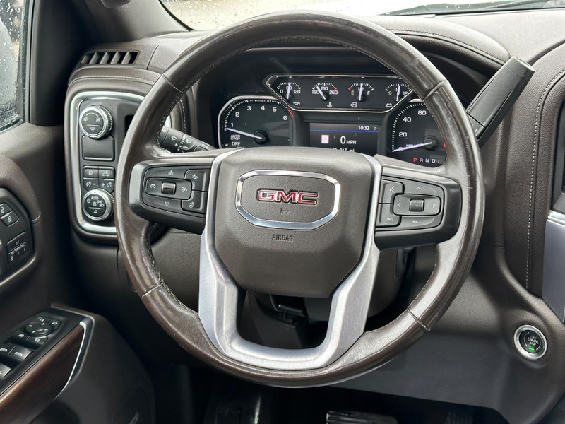 GMC Sierra 1500 Vehicle Full-screen Gallery Image 12