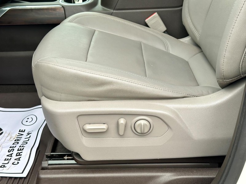 GMC Sierra 1500 Vehicle Full-screen Gallery Image 18