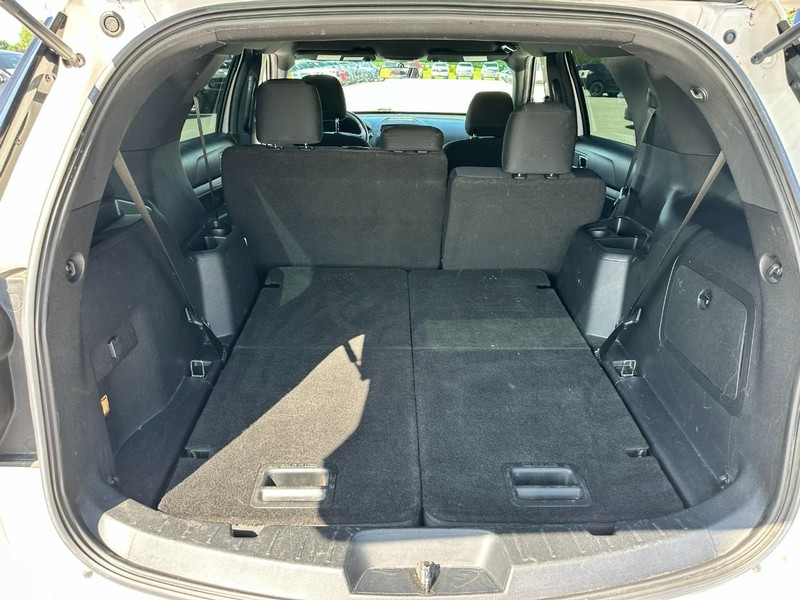 Ford Explorer Vehicle Full-screen Gallery Image 5