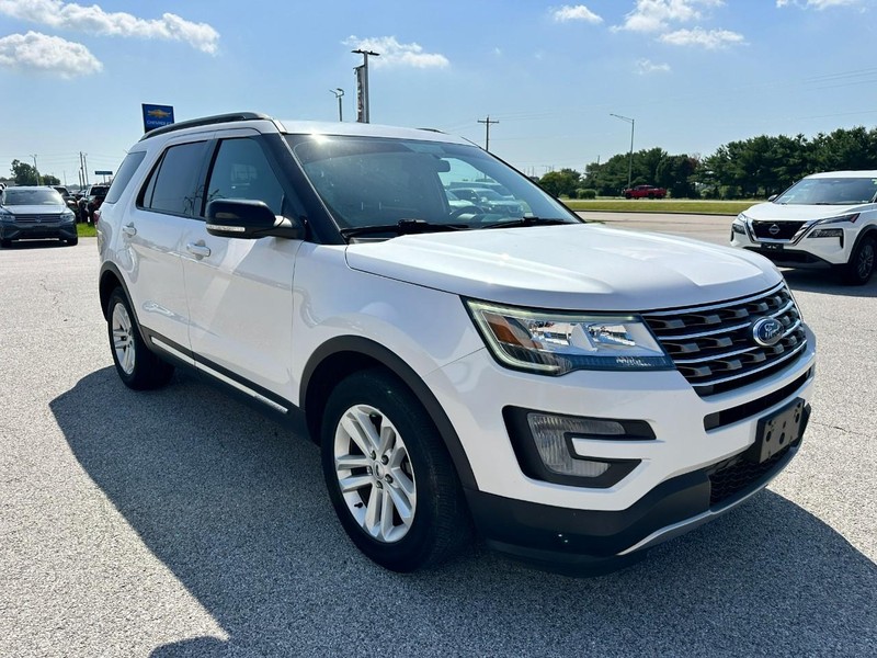 Ford Explorer Vehicle Full-screen Gallery Image 8