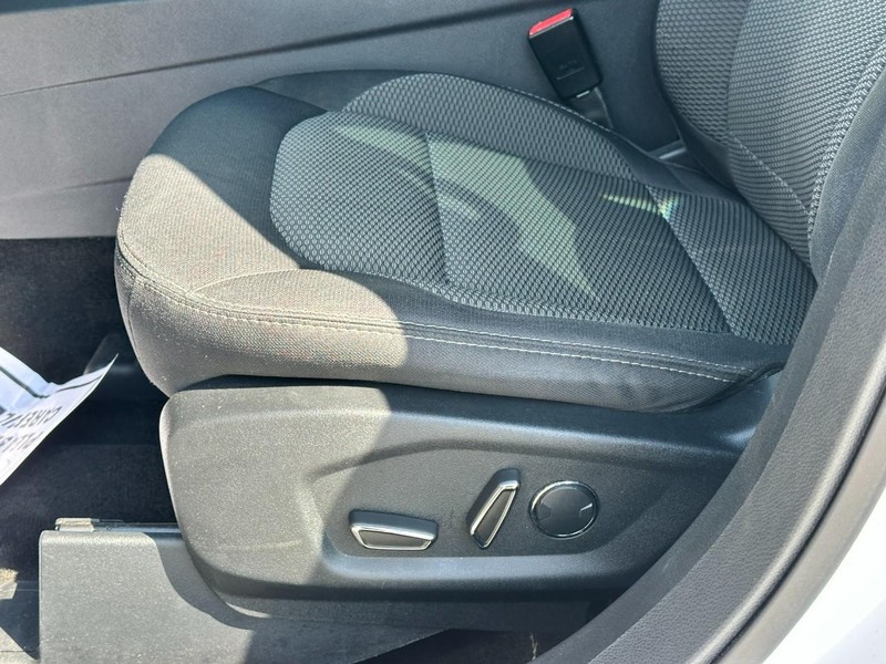 Ford Explorer Vehicle Full-screen Gallery Image 17