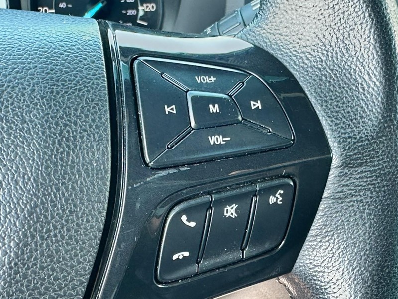 Ford Explorer Vehicle Full-screen Gallery Image 19