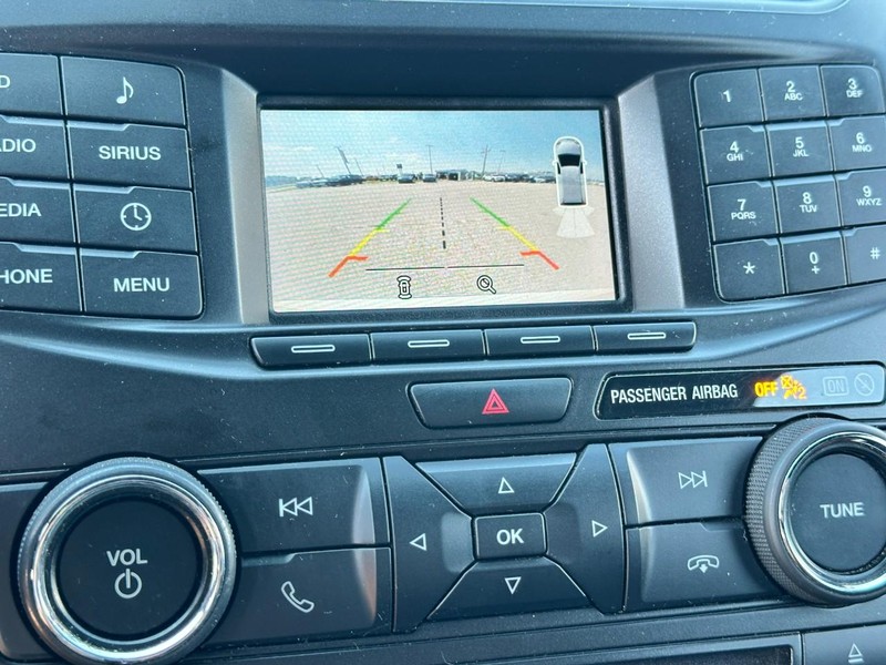 Ford Explorer Vehicle Full-screen Gallery Image 21