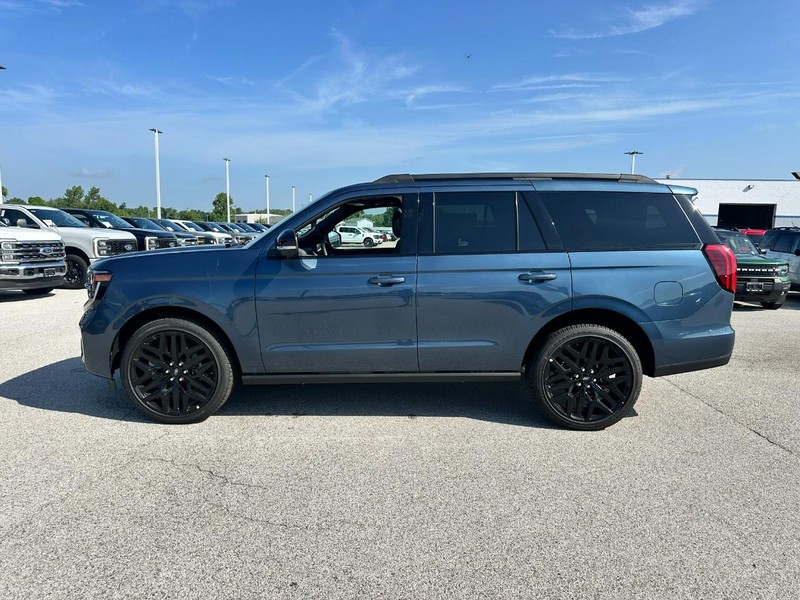Ford Expedition Vehicle Full-screen Gallery Image 2