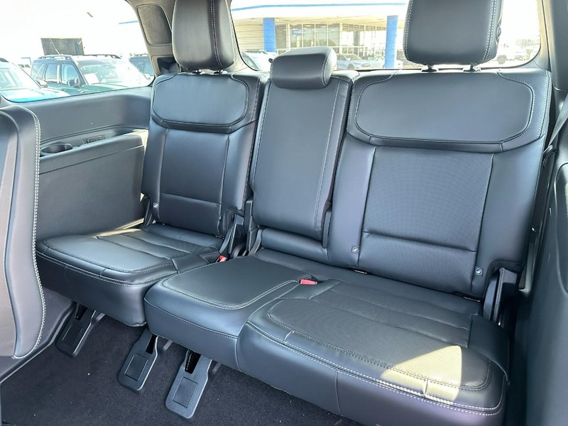 Ford Expedition Vehicle Full-screen Gallery Image 5