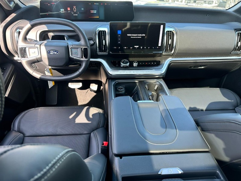 Ford Expedition Vehicle Full-screen Gallery Image 8