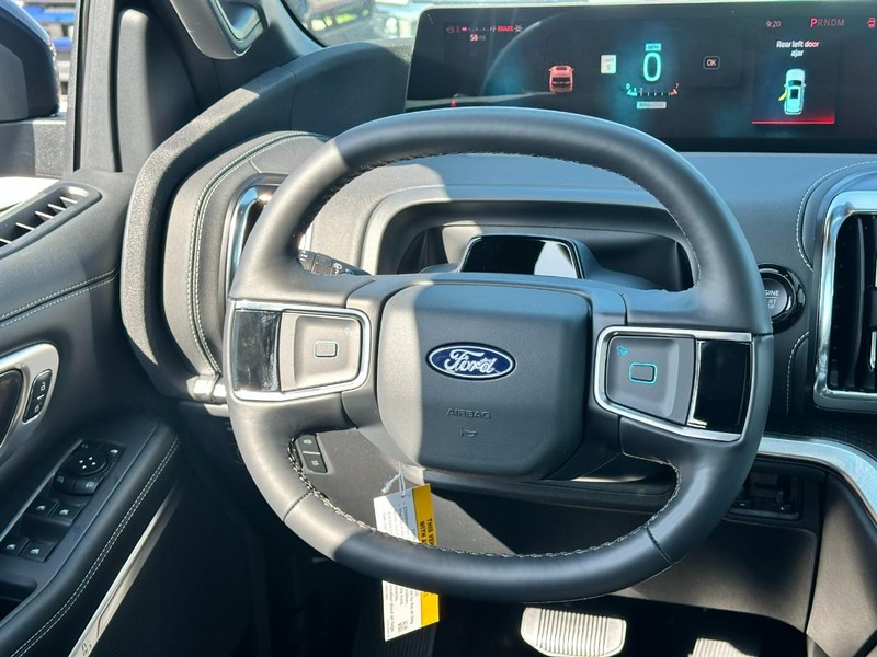 Ford Expedition Vehicle Full-screen Gallery Image 9