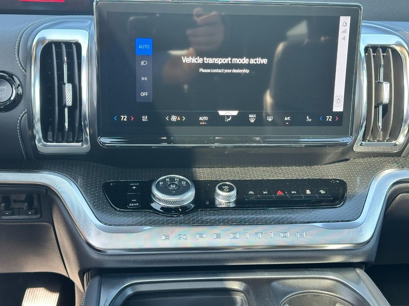 Ford Expedition Vehicle Full-screen Gallery Image 10