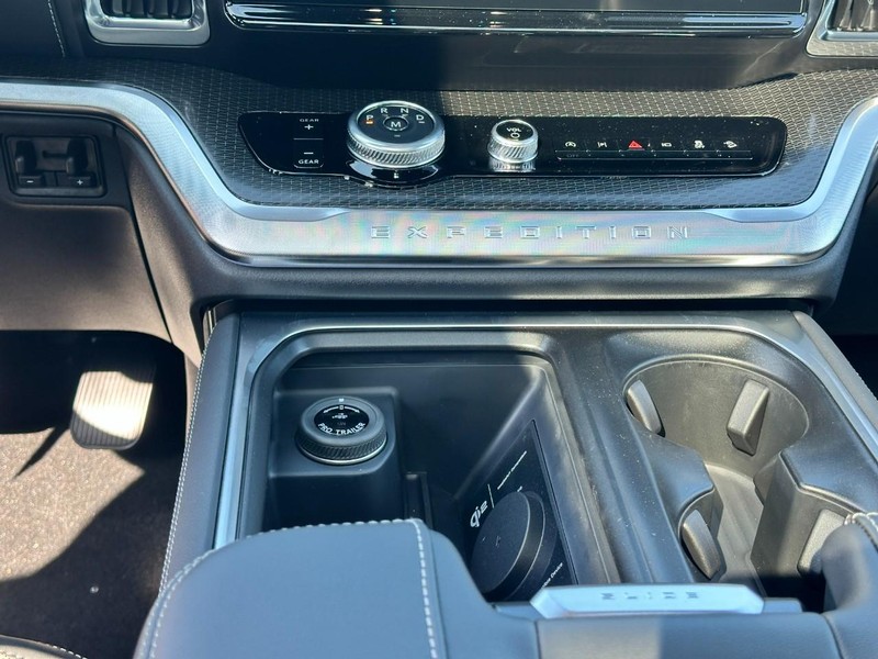 Ford Expedition Vehicle Full-screen Gallery Image 11