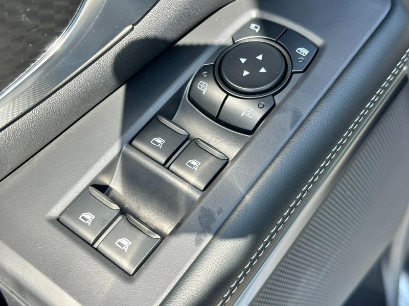 Ford Expedition Vehicle Full-screen Gallery Image 12