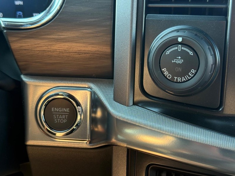 Ford F-150 Vehicle Full-screen Gallery Image 10