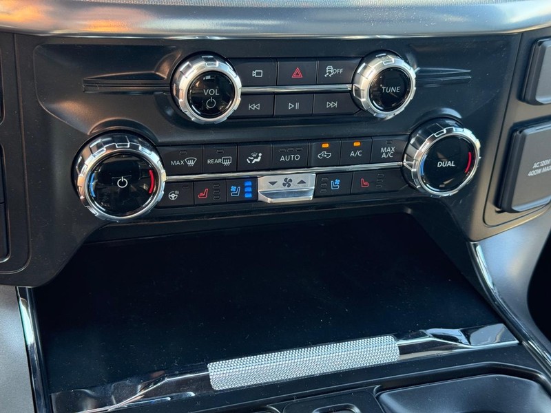 Ford F-150 Vehicle Full-screen Gallery Image 14