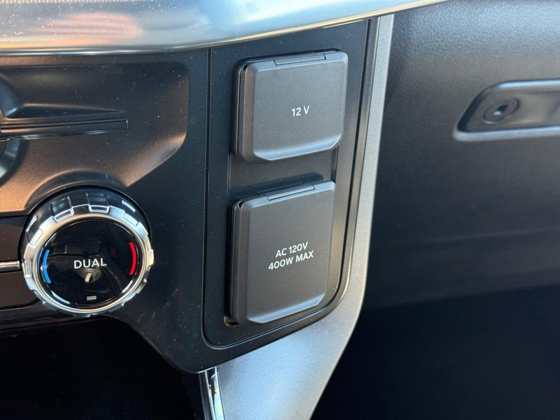 Ford F-150 Vehicle Full-screen Gallery Image 15