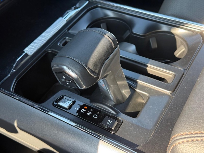 Ford F-150 Vehicle Full-screen Gallery Image 16