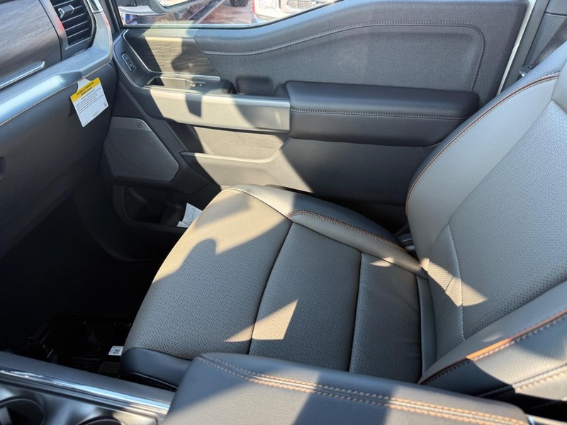 Ford F-150 Vehicle Full-screen Gallery Image 17