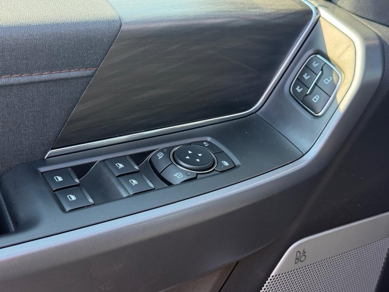 Ford F-150 Vehicle Full-screen Gallery Image 20