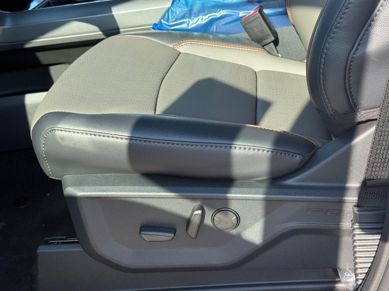 Ford F-150 Vehicle Full-screen Gallery Image 21