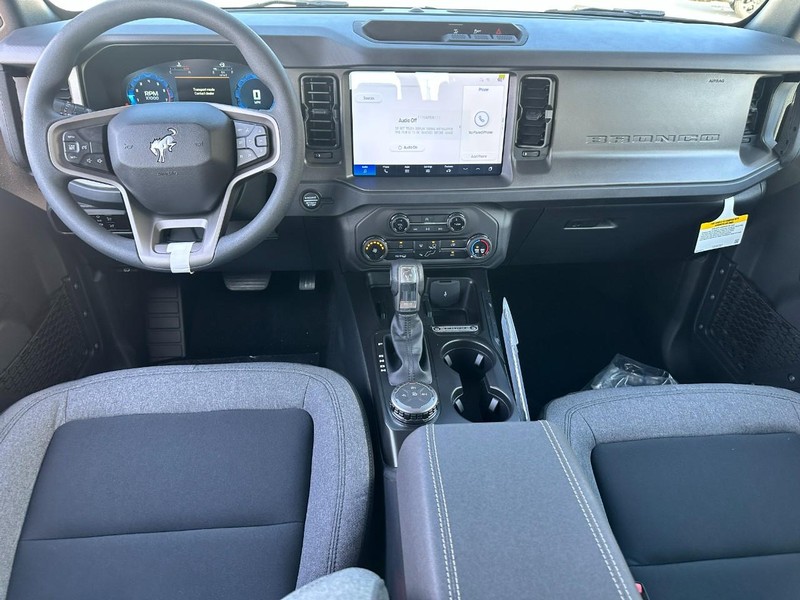 Ford Bronco Vehicle Full-screen Gallery Image 5