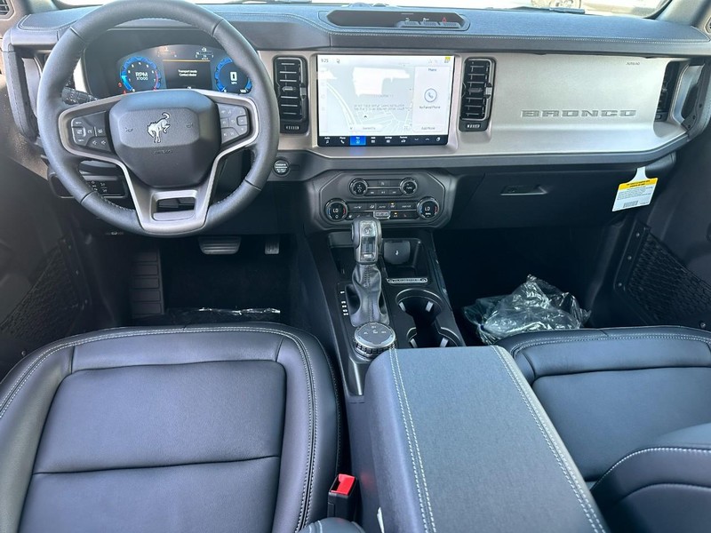 Ford Bronco Vehicle Full-screen Gallery Image 5