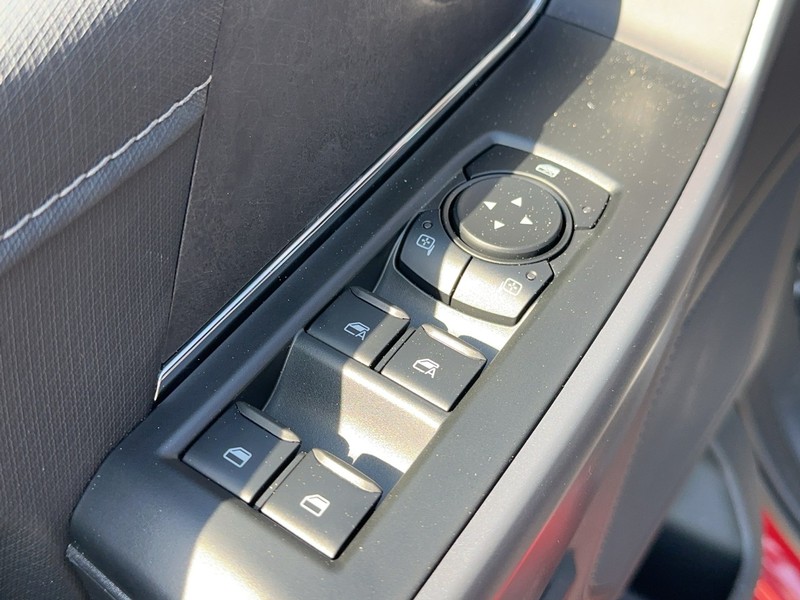 Ford F-150 Vehicle Full-screen Gallery Image 9