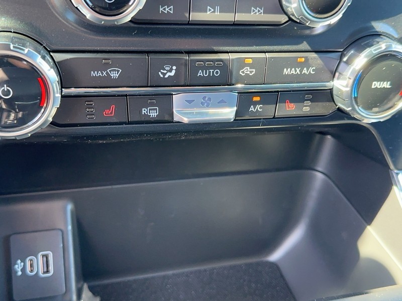 Ford F-150 Vehicle Full-screen Gallery Image 14