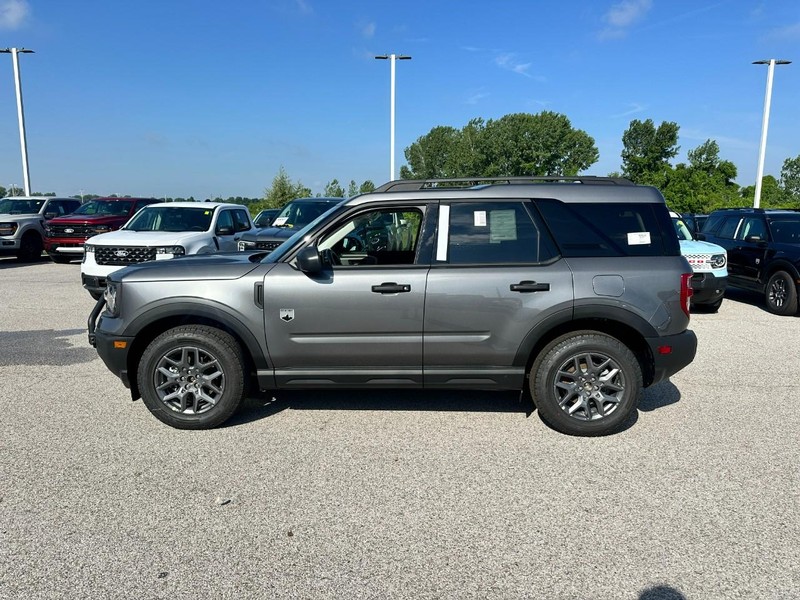 Ford Bronco Sport Vehicle Full-screen Gallery Image 2