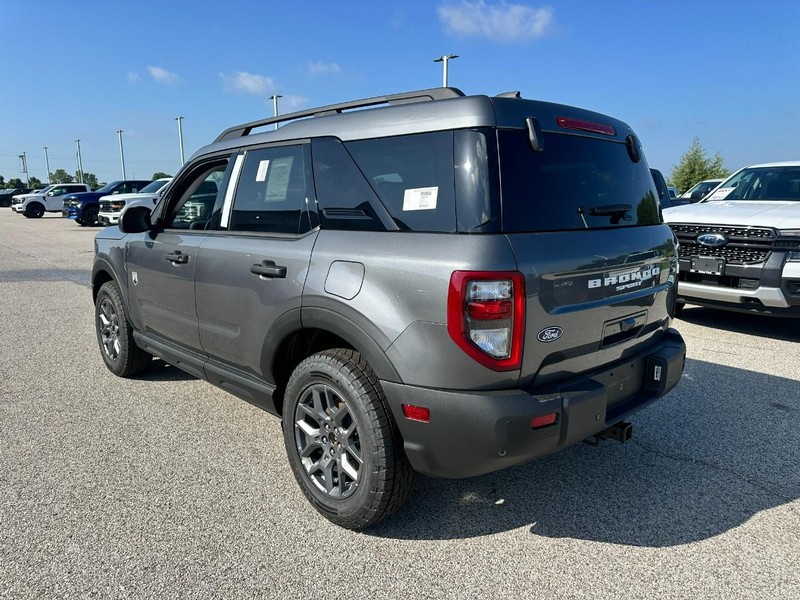 Ford Bronco Sport Vehicle Full-screen Gallery Image 3