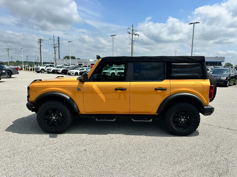 Ford Bronco Vehicle Full-screen Gallery Image 02