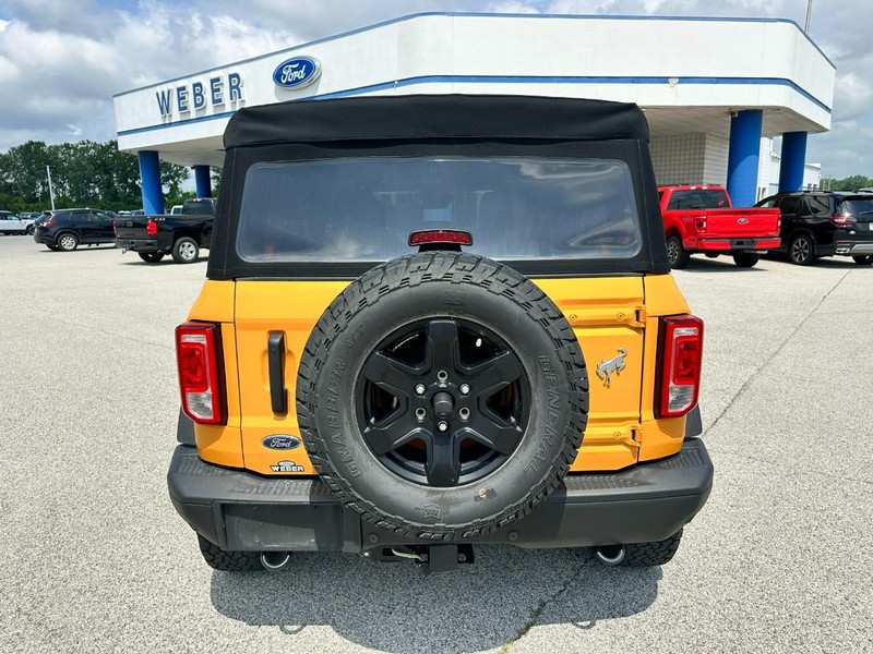 Ford Bronco Vehicle Full-screen Gallery Image 04