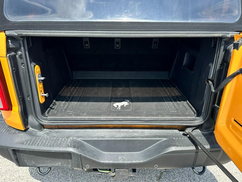 Ford Bronco Vehicle Full-screen Gallery Image 05