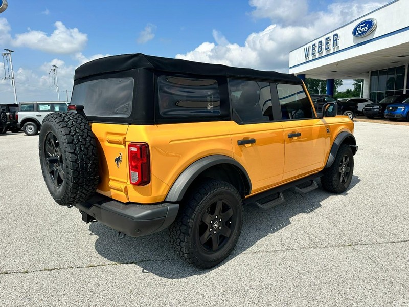 Ford Bronco Vehicle Full-screen Gallery Image 06