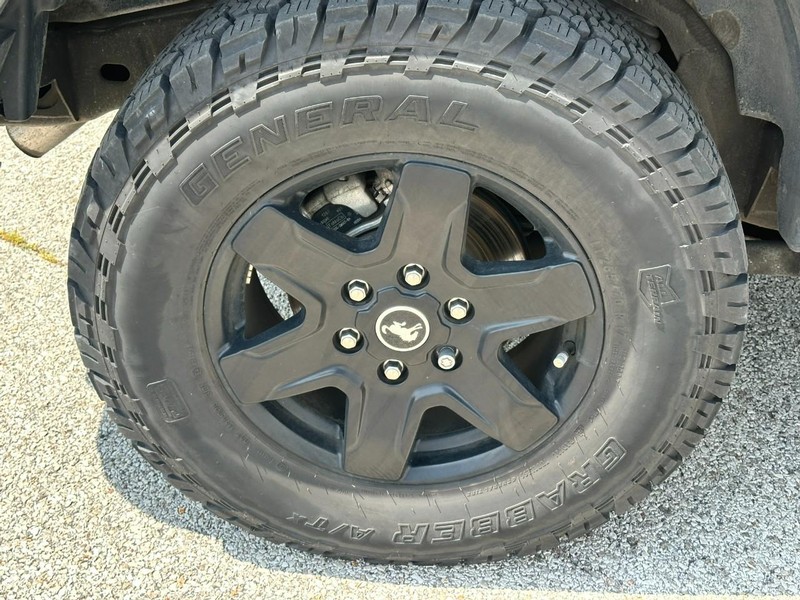 Ford Bronco Vehicle Full-screen Gallery Image 07