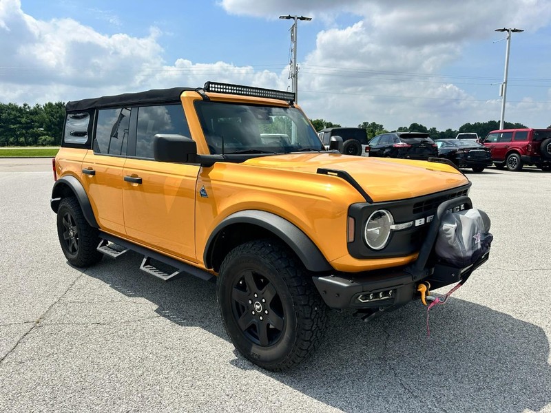 Ford Bronco Vehicle Full-screen Gallery Image 08