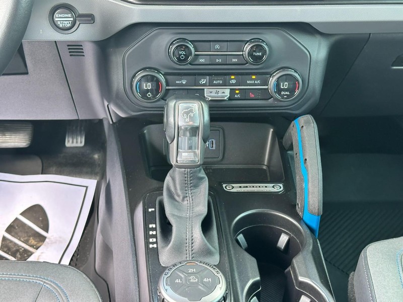 Ford Bronco Vehicle Full-screen Gallery Image 14