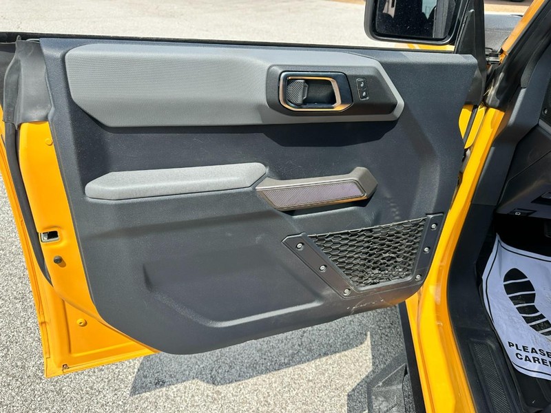 Ford Bronco Vehicle Full-screen Gallery Image 16