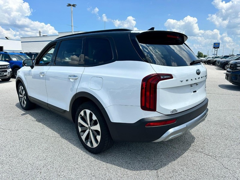 Kia Telluride Vehicle Full-screen Gallery Image 3