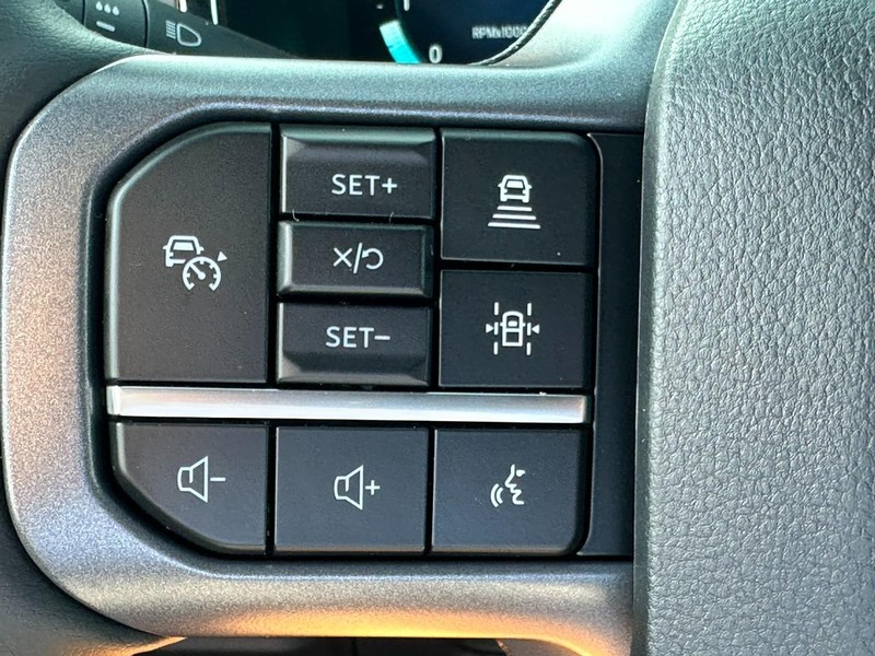 Ford F-150 Vehicle Full-screen Gallery Image 11