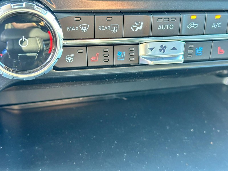 Ford F-150 Vehicle Full-screen Gallery Image 13