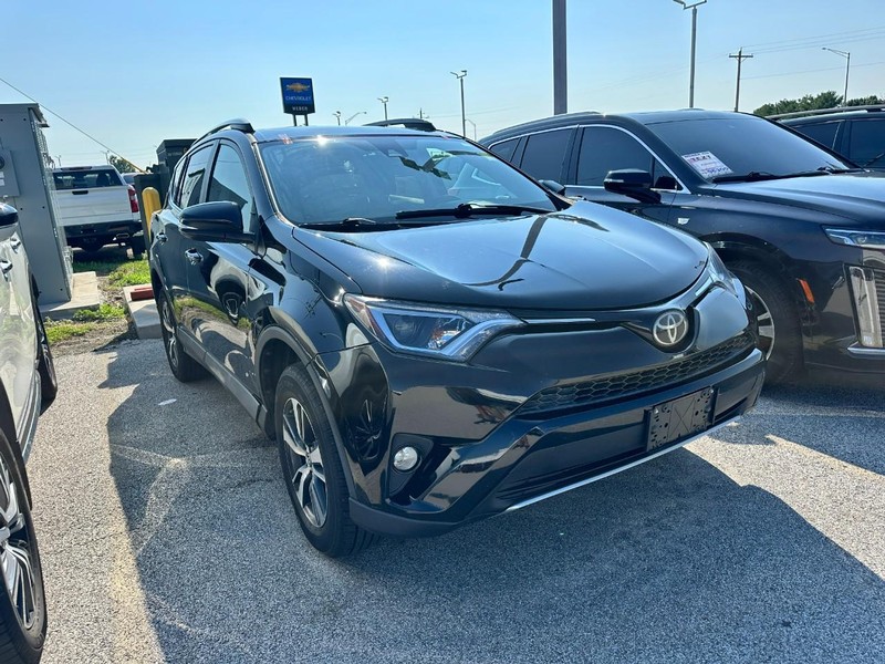 Toyota RAV4 Vehicle Full-screen Gallery Image 2