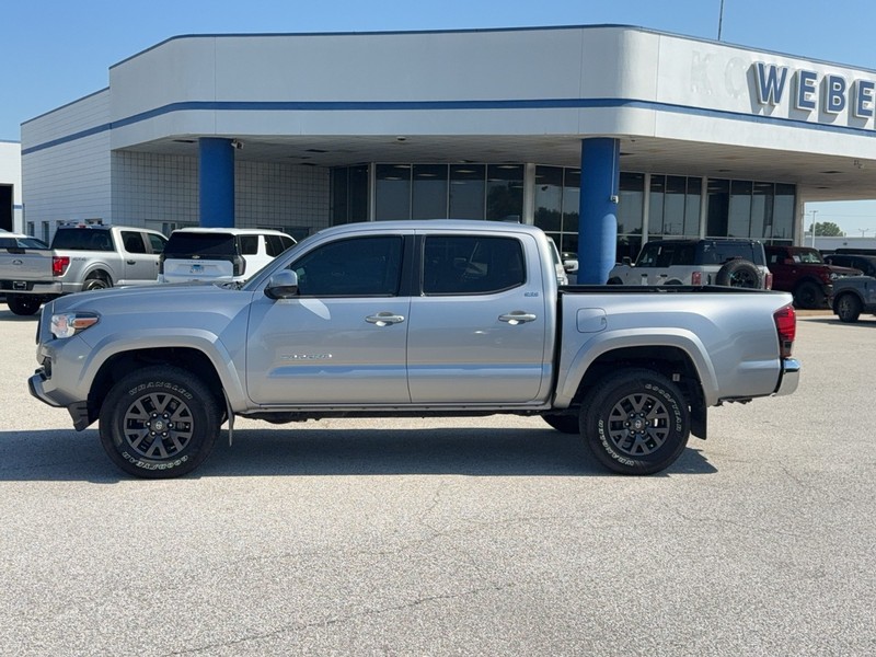 Toyota Tacoma 2WD Vehicle Full-screen Gallery Image 2