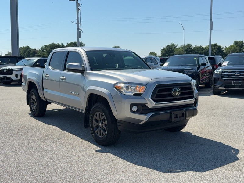 Toyota Tacoma 2WD Vehicle Full-screen Gallery Image 8