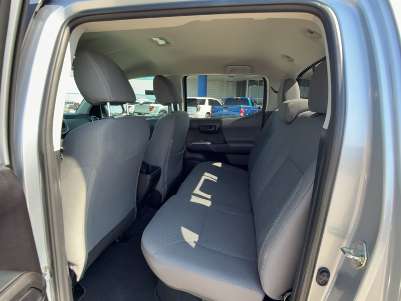 Toyota Tacoma 2WD Vehicle Full-screen Gallery Image 10