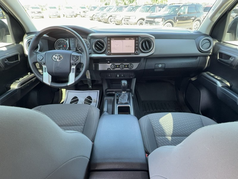 Toyota Tacoma 2WD Vehicle Full-screen Gallery Image 11
